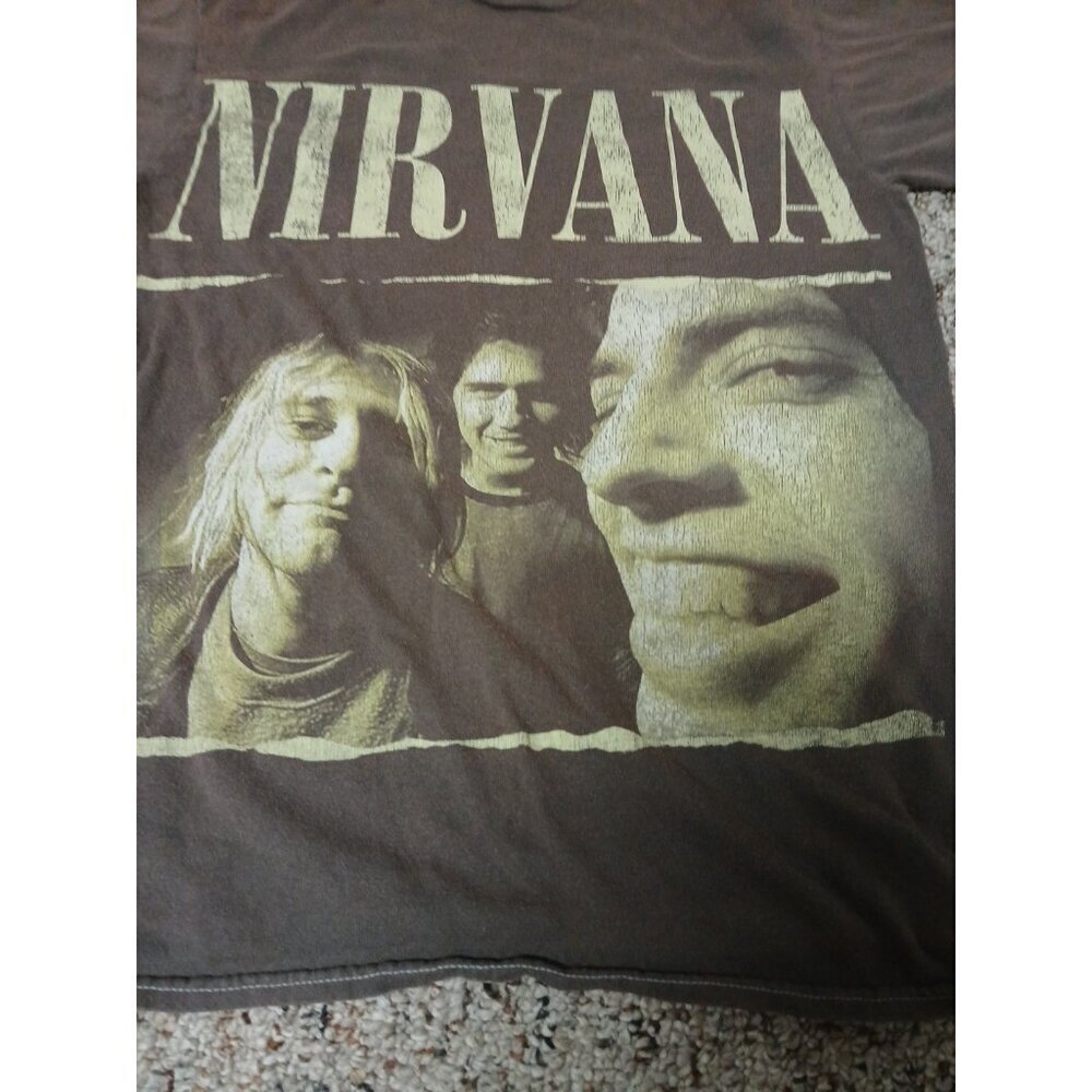 Nirvana Band T-Shirt SMALL Green Kurt Cobain Grunge Pink Rock Skater Distressed - Picture 2 of 7